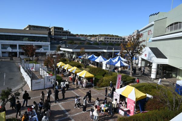 【地域交流イベント】2025年11月22日(土) 緑園都市相鉄ライフ前広場にて「緑園街マルシェ」を開催しました