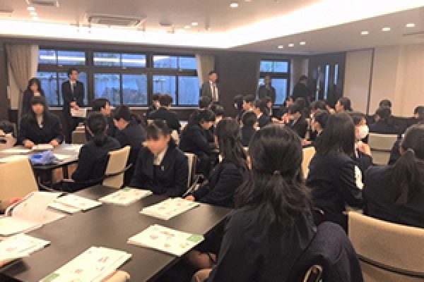 2019年2月21日(木) 二俣川看護福祉高校の生徒が南万騎が原駅周辺の見学を行いました