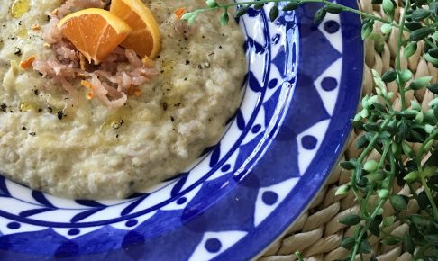 キャベツと牛蒡のポタージュリゾット ～みかんぴーると生ハムを添えて～